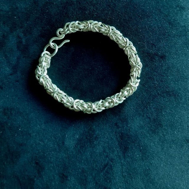 Och en till...

#silverhelliden #silverjewelry #silverbracelet #silver925 #925 #sterlingsilver